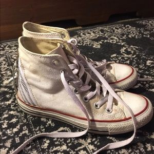 Unique zipper converse
